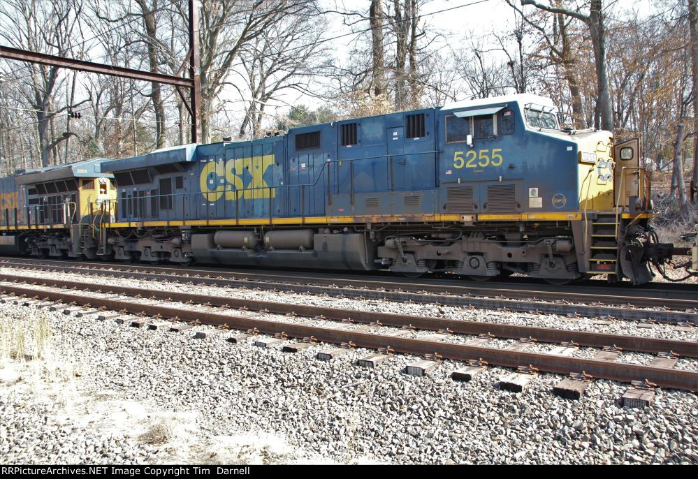 CSX 5255 on M404